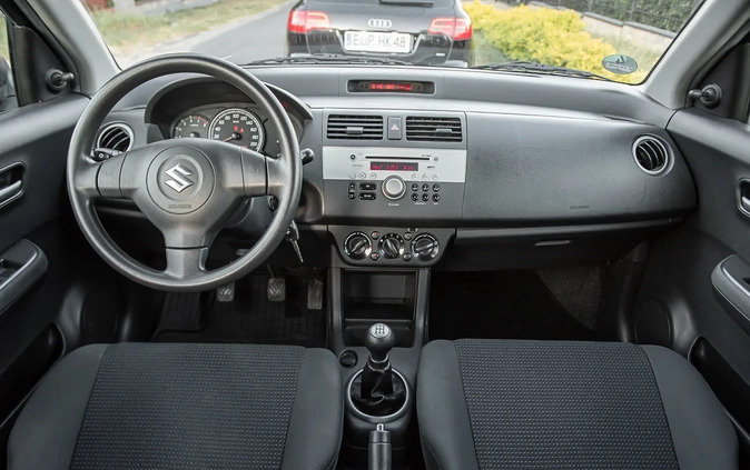 Suzuki Swift cena 18900 przebieg: 136000, rok produkcji 2009 z Rymanów małe 407